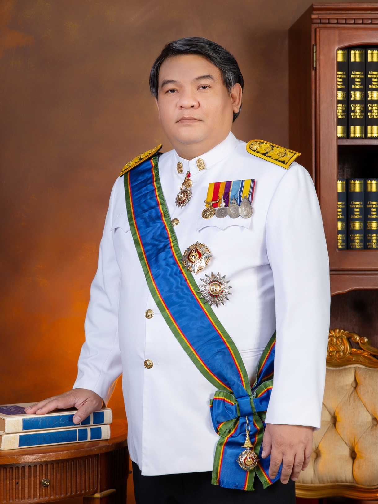 นายกฤษณ์ ปิ่นทอง